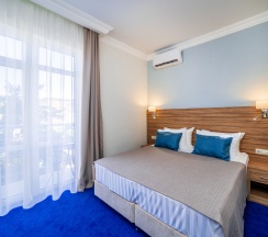 Двухместный стандарт с балконом в Blue Marlin Hotel
