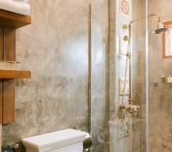 Двухместный номер Deluxe с балконом двуспальная кровать в Chuchai Buri Sri Amphawa