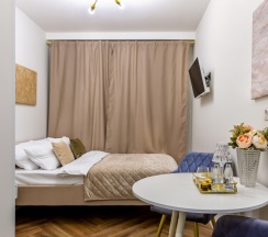 Светлый двухместный номер с удобствами в центре Санкт-Петербурга в Адриан