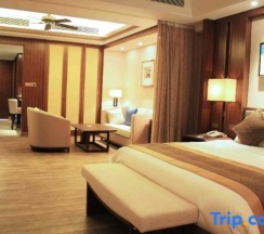 Двухместный семейный номер Deluxe с видом на сад в Jinghai Hotel & Resort