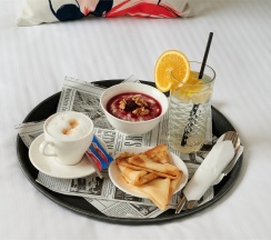 Двухуровневый «Люкс» с диваном в La Maison Hotel