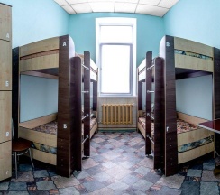 Кровать в 4-местном общем женском номере в Паровозъ