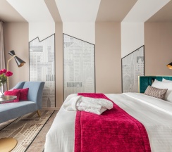 Привилегия, вид на озеро в Mercure