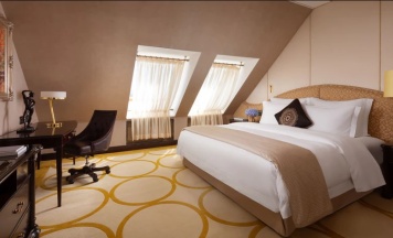 Мансардный номер в The St. Regis Moscow Nikolskaya