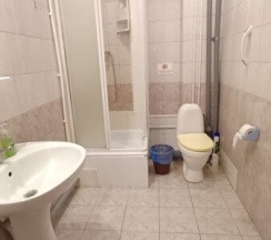 Трехместный номер 3 категории с раздельными кроватями, сан. узел с душем на два номера в Фатима