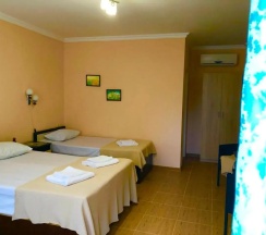 Четырёхместный номер Улучшенный (2 корпус) первый этаж в Морские истории