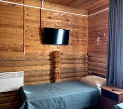 Номер комфорт с 1 односпальной и 1 двуспальной кроватью №7 в Душа гор