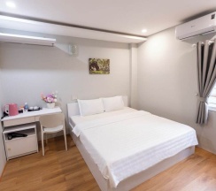Двухместный номер Standard с видом на город двуспальная кровать в Cosmos Hotel Nha Trang