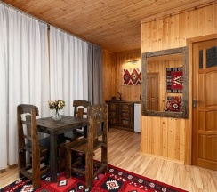 Трехкомнатный комфорт с кухонным уголком | 1 этаж в Hayat Haus