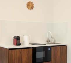 Апартаменты до 3 гостей с видом на город в V Hotel&Rooftop lounge