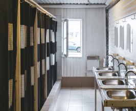 Кровать в общем номере (мужской номер) в Sky Hostel