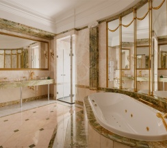 Люкс Императора с видом на Невский проспект в Taleon Imperial Hotel