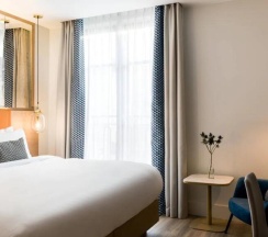 Двухместный номер Prestige двуспальная кровать в Renaissance Paris Vendome Hotel
