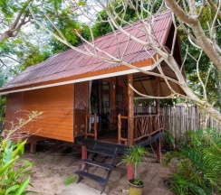 Бунгало Standard с балконом и с красивым видом из окна в Palm Leaf Resort