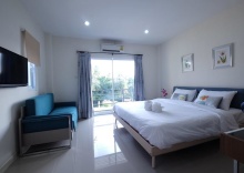 Номер Deluxe с балконом в Privacy Residence Lopburi