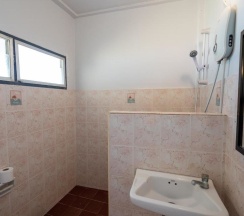Двухместное бунгало с видом на сад двуспальная кровать в Good Days Lanta Beach Resort
