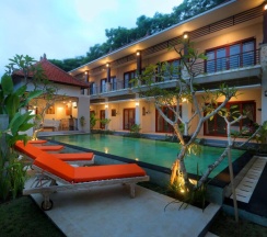 Двухместный номер Deluxe с видом на сад двуспальная кровать в Avisara Villa & Guest House