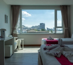 Трёхместный номер Standard с частичным видом на море в The Beach Front Resort Pattaya  - SHA Plus