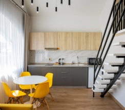 Двухуровневый люкс в Кarl House