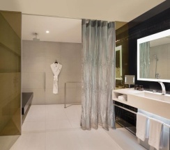Двухместный гостевой номер Wonderful 2 отдельные кровати в W Bangkok