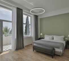 Сюит с террасой с видом на море в Garden Resort
