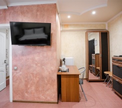 Первая категория-семейный номер в Олимпия