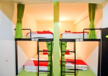 Кровать в общем номере в All Day Hostel SHA