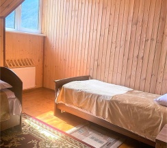 Пятиместный улучшенный семейный номер в Ирбис