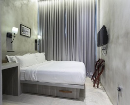 Двухместный номер Superior с балконом двуспальная кровать в Hotel YAN