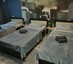 Четырёхместный номер Economy с балконом и с видом на парк в Квартира Калина на Заводской с видом на Сады