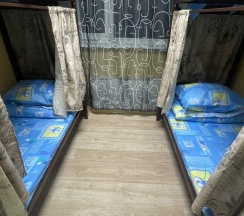 Кровать в общем номере в Радуга