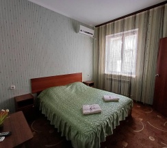 Комната стандарт с 1 двуспальной кроватью в Надежда