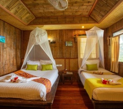 Трёхместный номер Standard с балконом и с видом на сад в Railay Garden View Resort