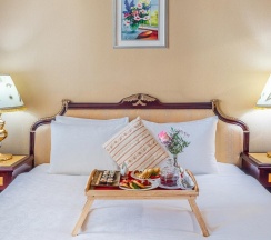 Номер стандарт бизнес с 1 двуспальной кроватью в Гранд мандарин