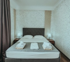 Двухместный полулюкс с видом на море двуспальная кровать в Нарт