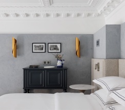 Двухуровневый люкс с видом на Невский проспект или Садовую улицу в Огюстин Шатильон