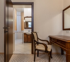 Люкс Классический (Двухкомнатный 3-х местный номер ) в Odeon