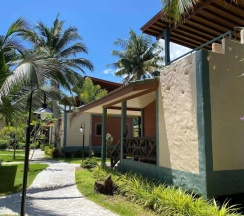 Двухместное бунгало Air-Con Deluxe двуспальная кровать в Kaibae Beach Resort