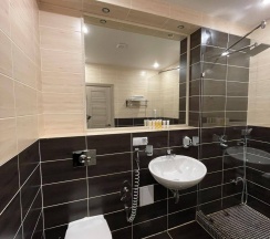 Улучшенный двухместный номер с одной большой двуспальной кроватью в Волна