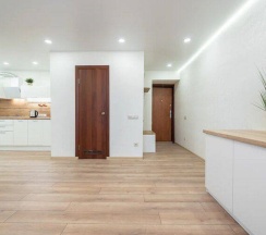 Двухместные апартаменты с балконом и с видом на город двуспальная кровать в Апартаменты с круглосуточным заселением 24/7