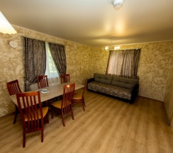 Шестиместный коттедж с балконом в Хвалынь