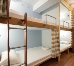 Кровать в общем номере в Barn and Bed Hostel