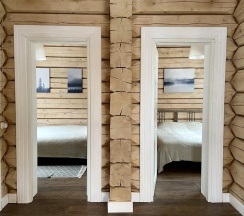 Коричневый дом с видом на озеро в Forrest Lodge Karelia