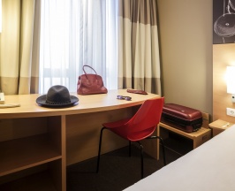 Двухместный номер Standard с видом на город двуспальная кровать в ibis Yerevan Center 