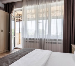 Полулюкс с диваном и лоджией 2 этаж (3) в Береза