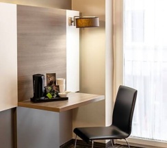 Двухместный номер Standard с видом на улицу двуспальная кровать в Hotel Demas City