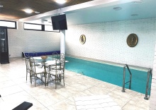 Семейный люкс с собственным бассейном в Rest house