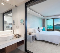 Двухместный номер Deluxe двуспальная кровать в Отель Zenmaya Oceanfront Phuket, Trademark Collection by Wyndham