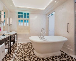 Люкс Palm Court в Raffles Singapore