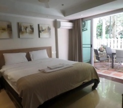 Апартаменты c 1 комнатой с балконом в Westbury Residence